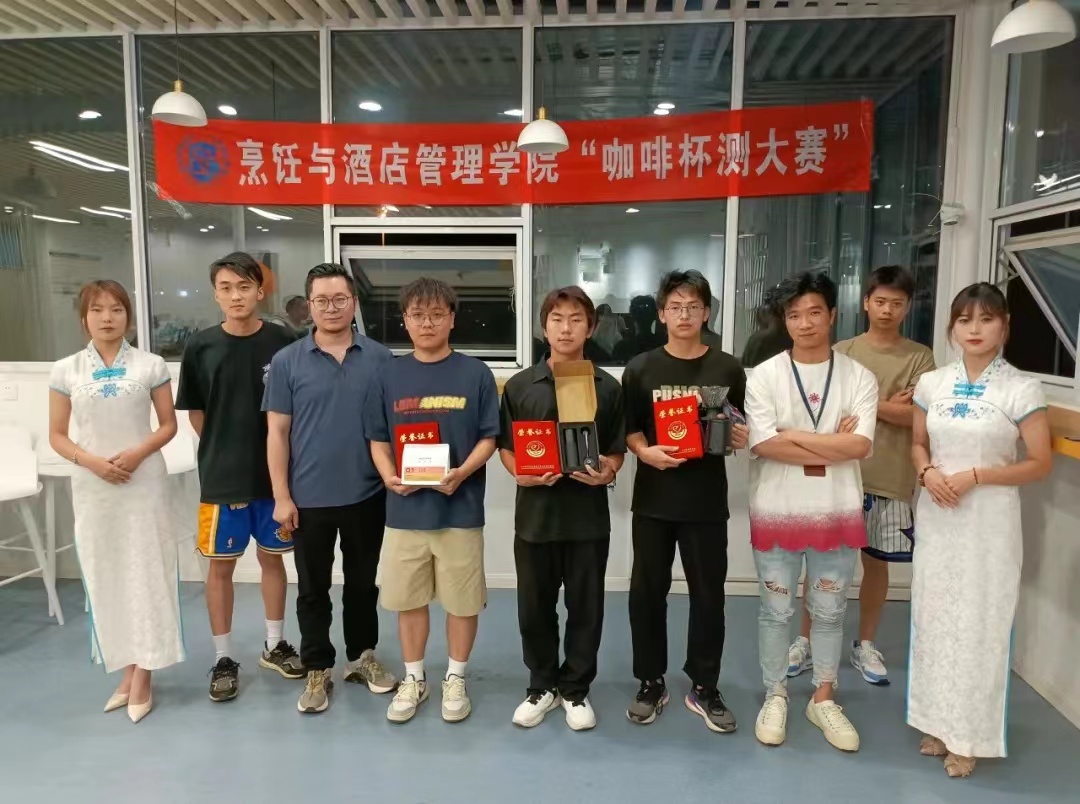 1-2405161U14X63.jpg