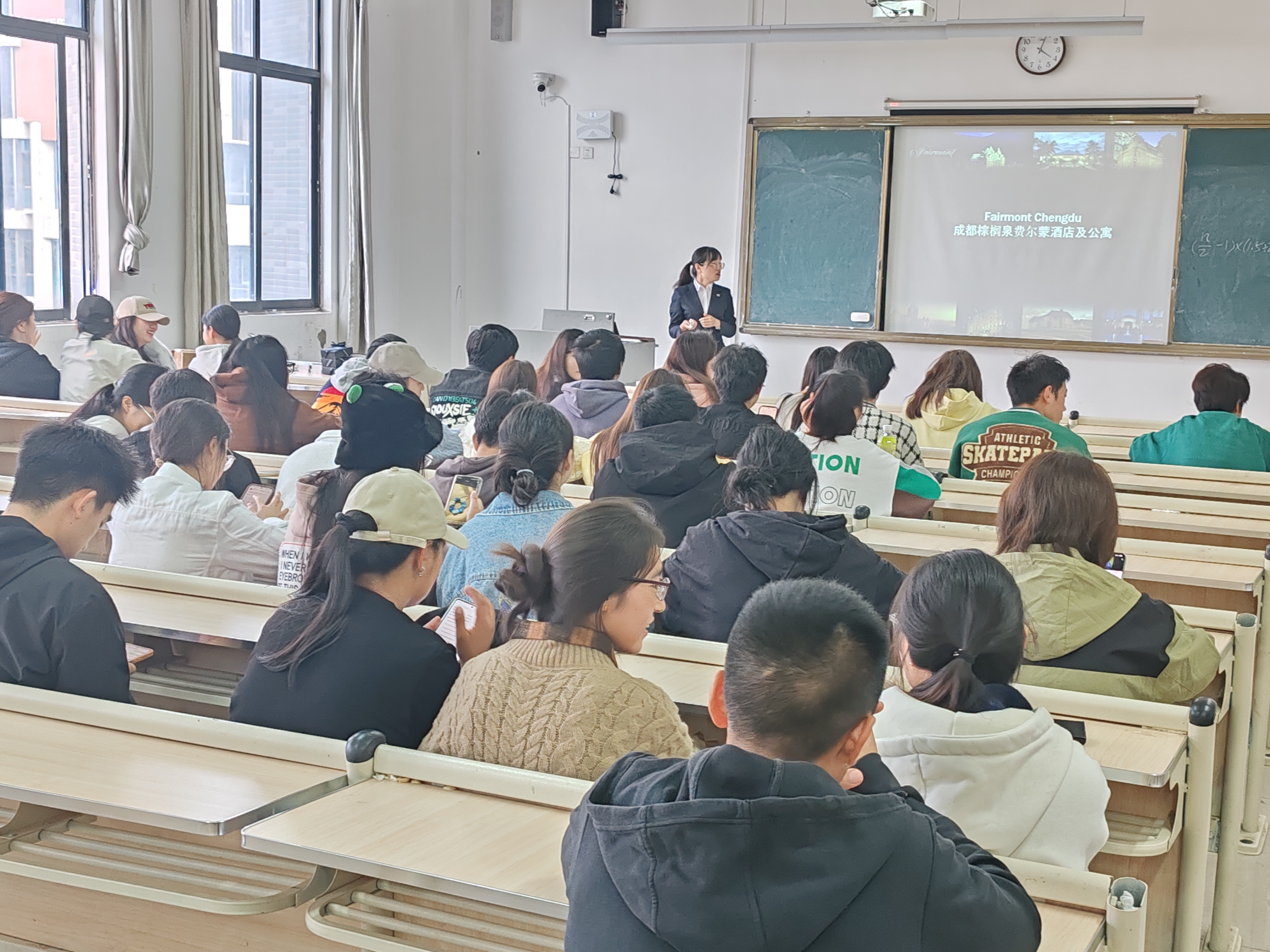 1-24110FRI1R3.jpg
