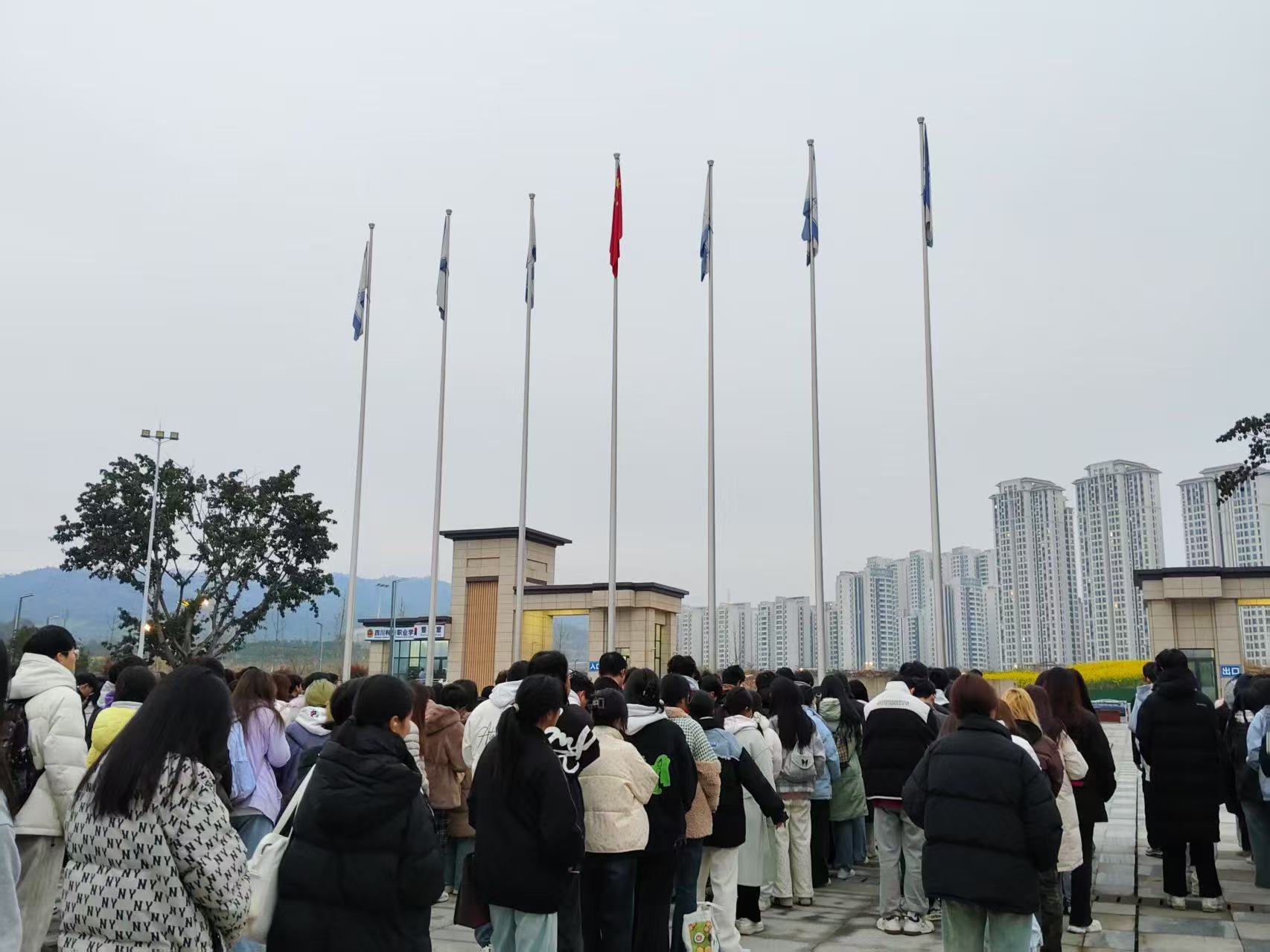 1-25031GI022437.jpg