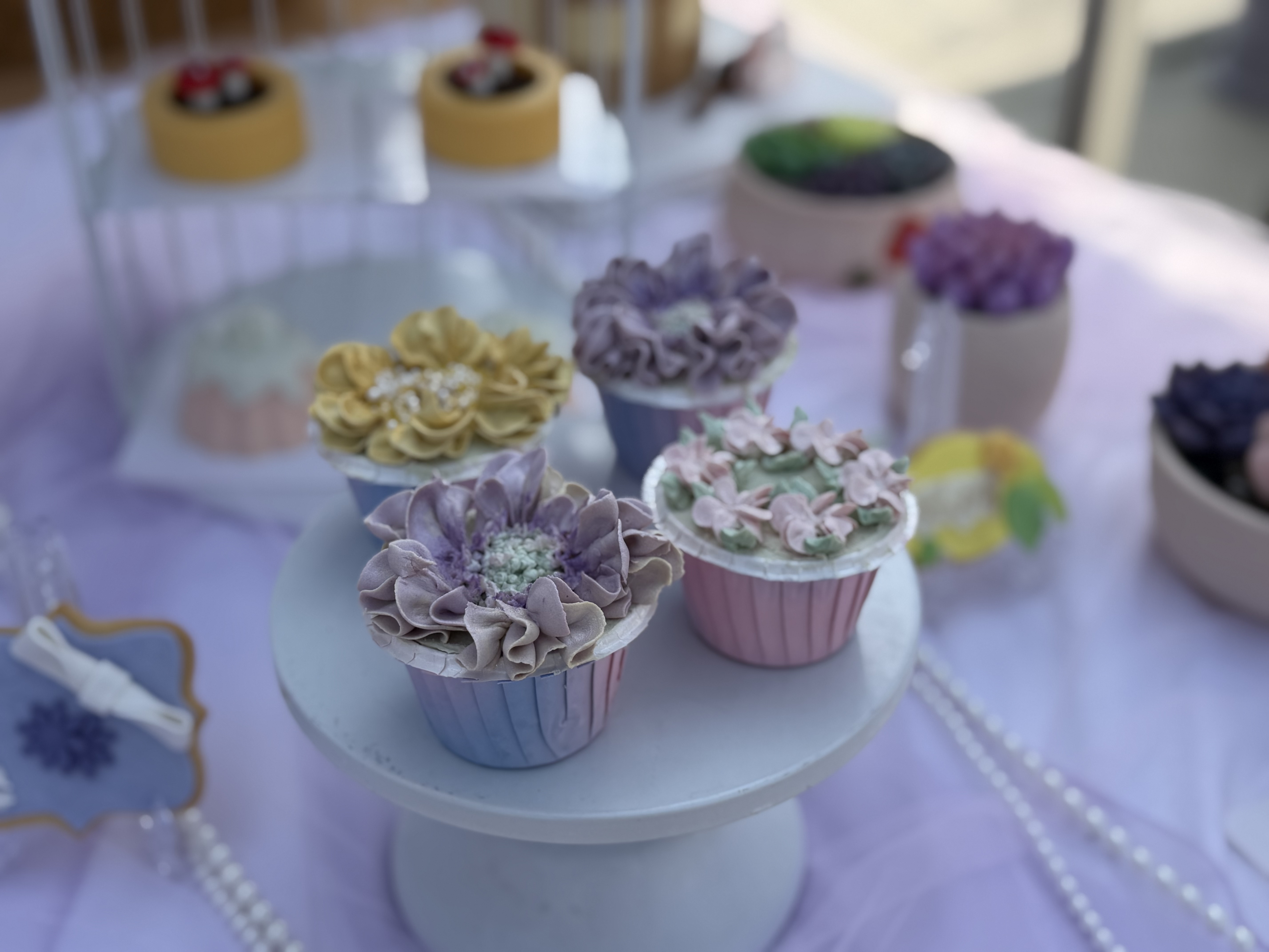 翻糖与韩式裱花演绎甜蜜艺术——职教周中西面点工艺专业展示(图2)