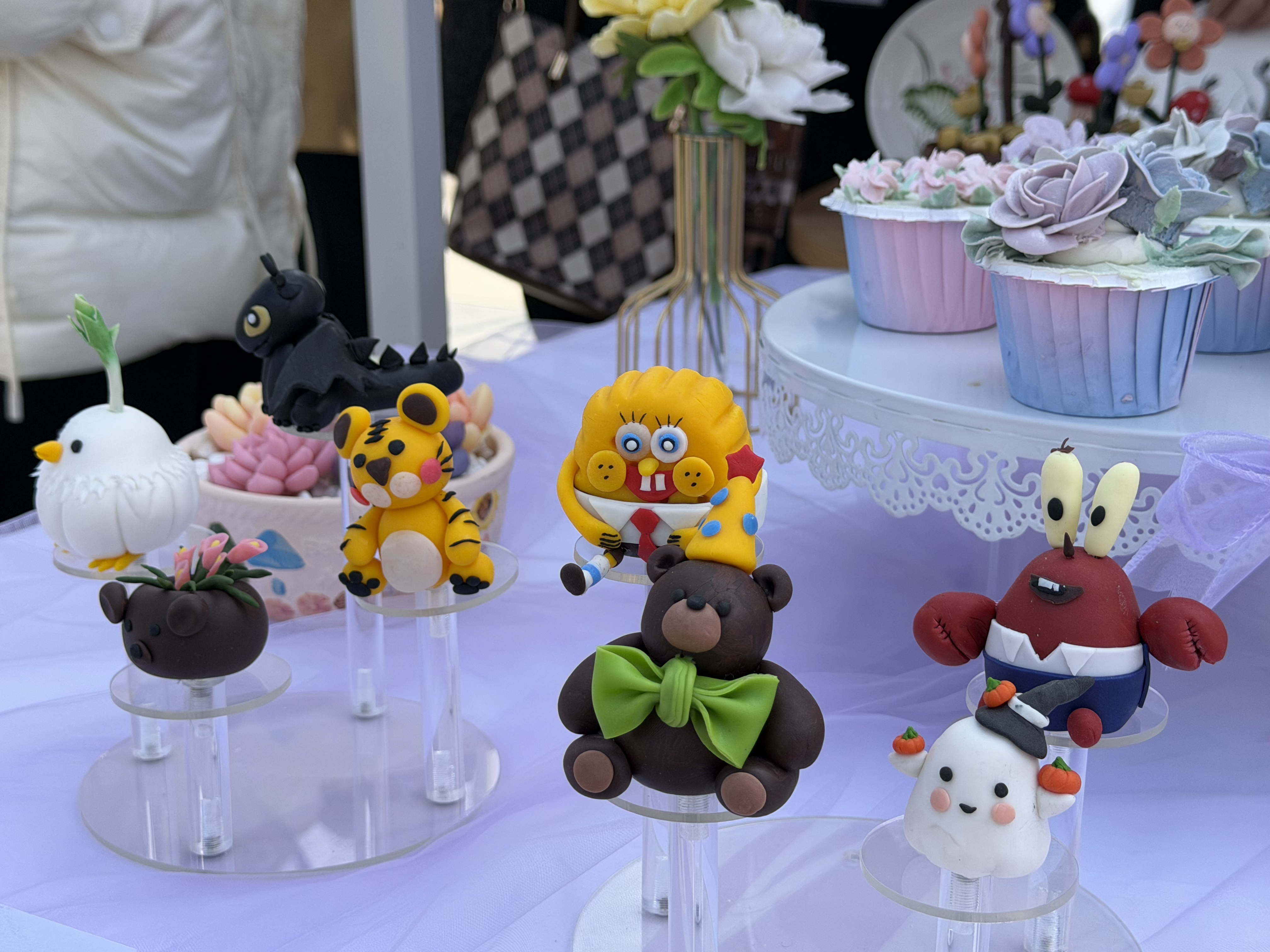 翻糖与韩式裱花演绎甜蜜艺术——职教周中西面点工艺专业展示(图4)