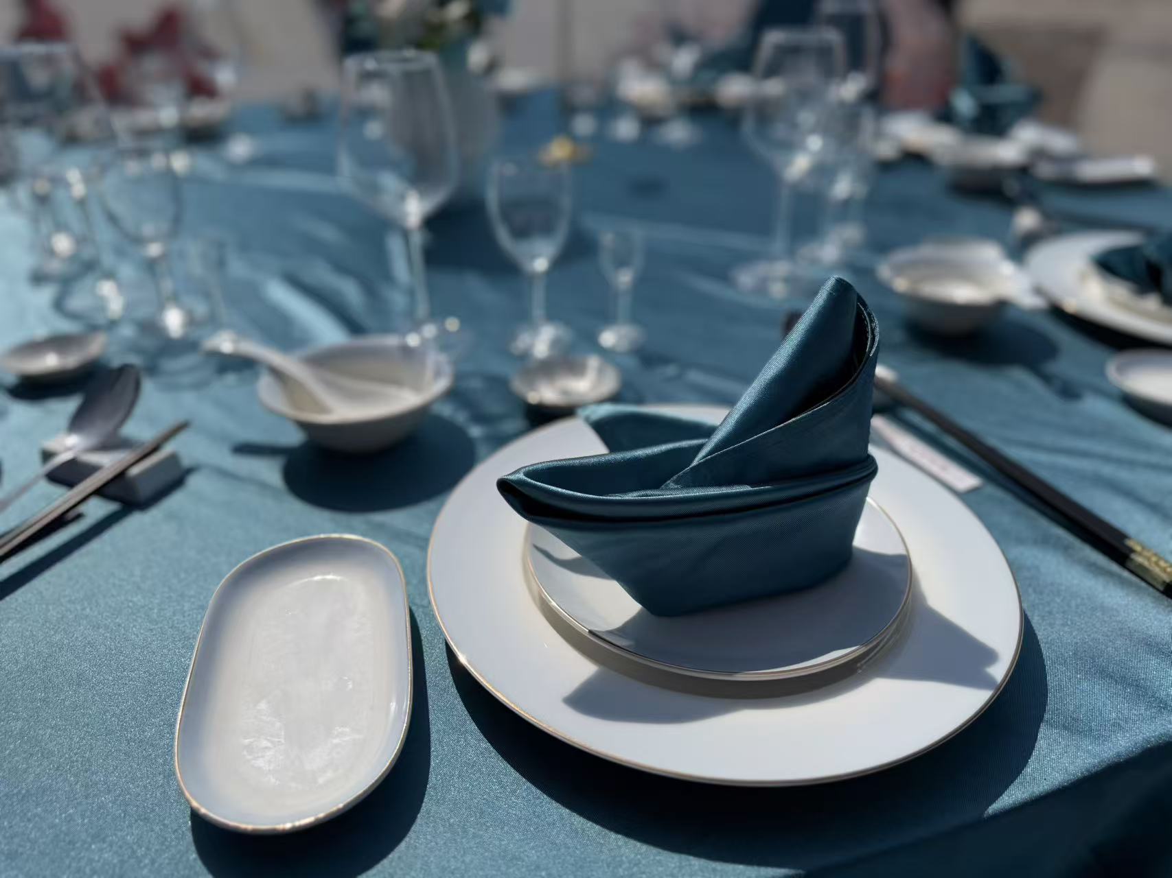 中式摆台彰显文化底蕴——职教周酒店管理与数字化运营专业展示(图2)